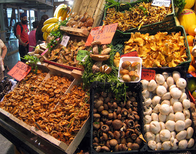 So many mushrooms:   The Santa Caterina market