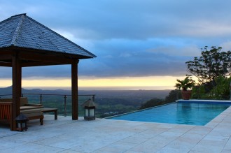 Koonyum Range Retreat - perched on a hill behind Mullumbimby