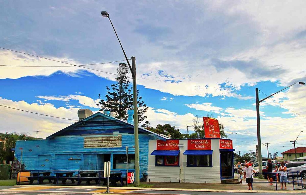 Yates Pizza And Takeaway in Evans Head is a popular place to grab some fish and chips before heading to the river bank for a picnic.