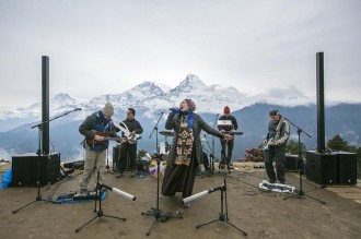 Toni Childs and her band performing on top of Poona Hill. Photo: Renae Saxby.