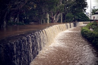 Alex Clarke: Lismore levee overtopping, Spinks Park, Thursday March 31st 2017.